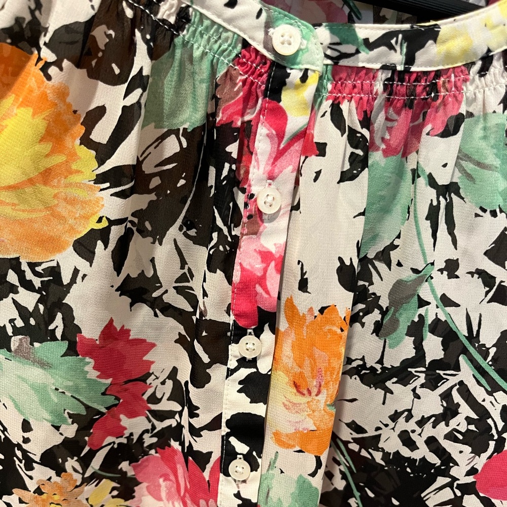 Lauren Ralph Lauren floral semi sheer blouse size Medium. 1083 - Picture 3 of 4